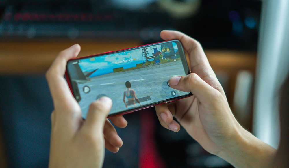 Stay Ahead with Real-Time Mobile Gaming Features and Community Engagement